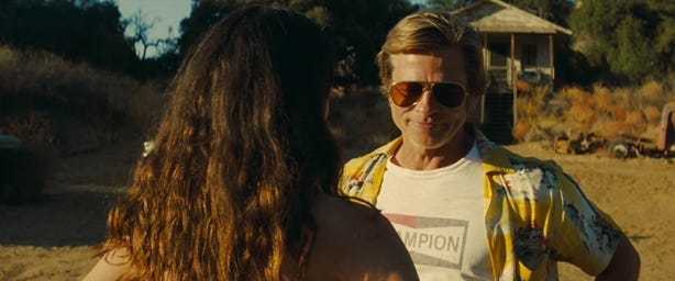 Brad Pitt e Margaret Qualley em cena do filme "Era uma vez em Hollywood", de Quentin Tarantino